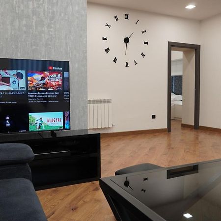 Lovely, Newly Remodeled Apartment In Yerevan! Bagian luar foto