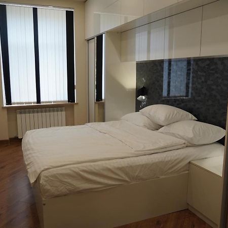 Lovely, Newly Remodeled Apartment In Yerevan! Bagian luar foto