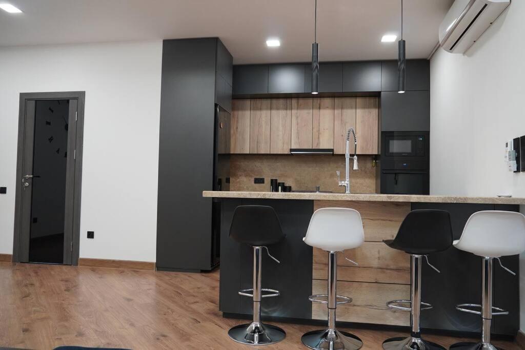 Lovely, Newly Remodeled Apartment In Yerevan! Bagian luar foto