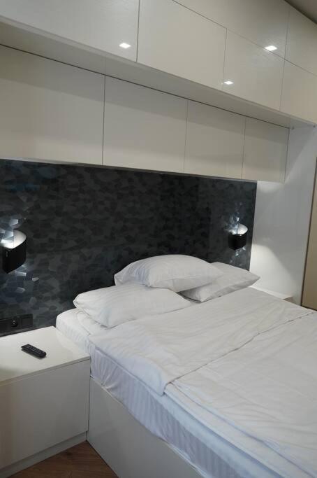Lovely, Newly Remodeled Apartment In Yerevan! Bagian luar foto