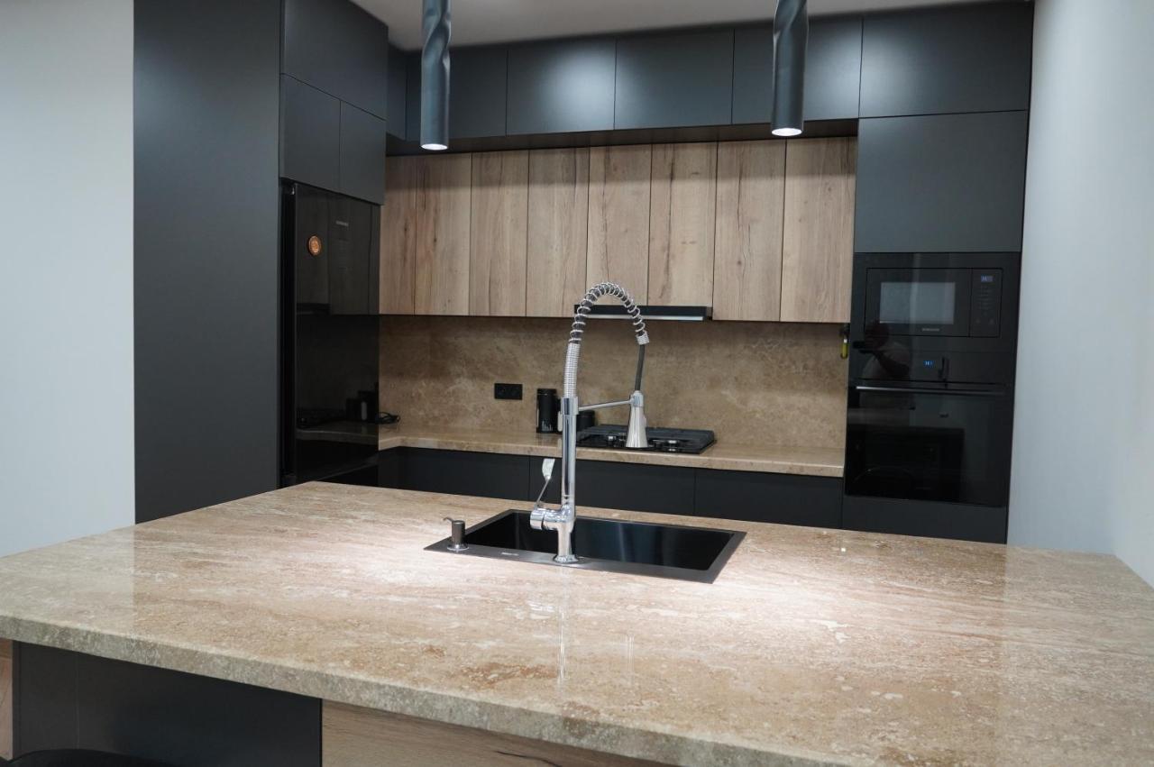 Lovely, Newly Remodeled Apartment In Yerevan! Bagian luar foto