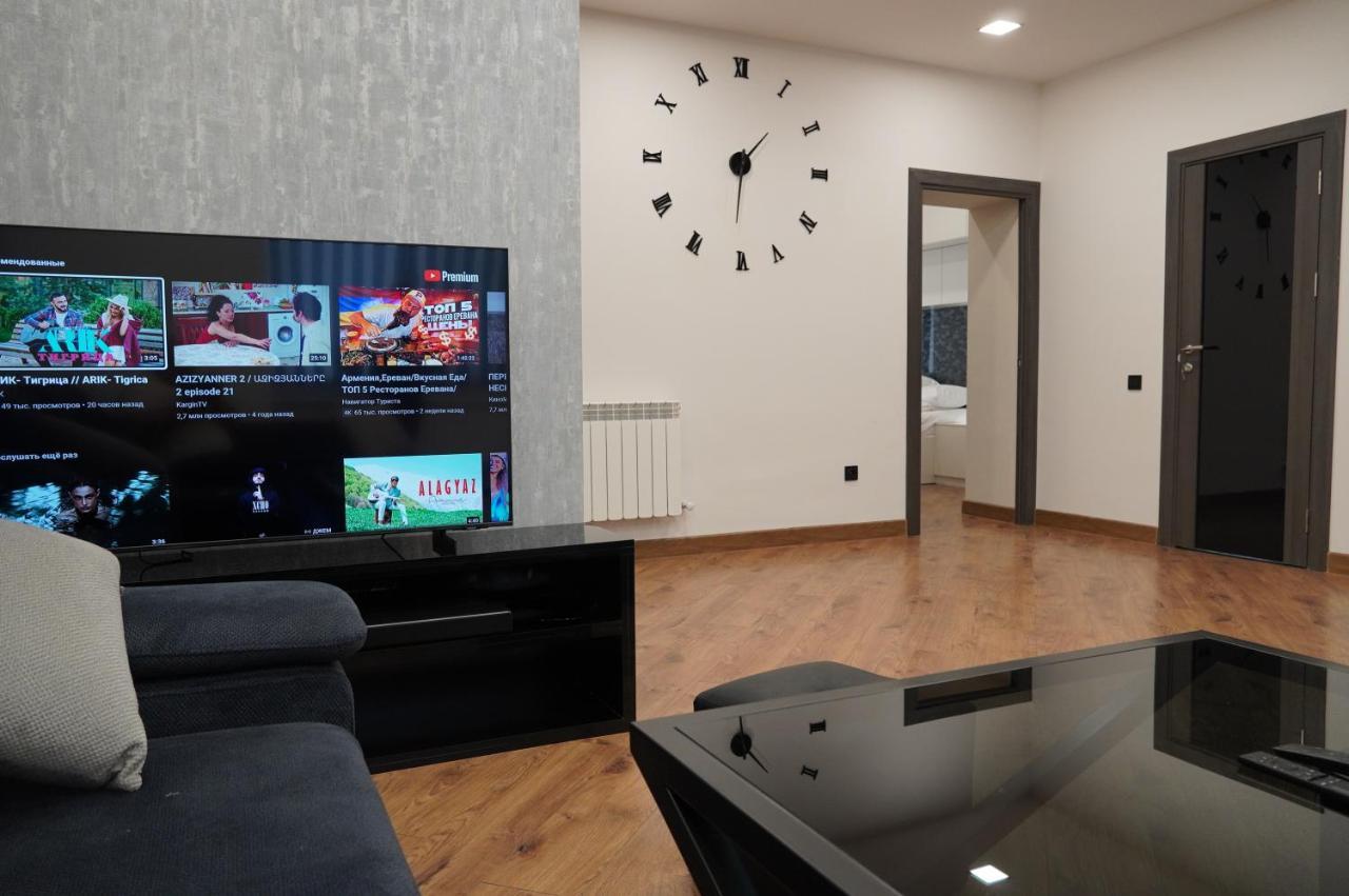 Lovely, Newly Remodeled Apartment In Yerevan! Bagian luar foto